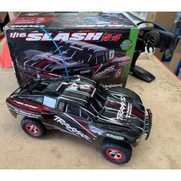 Traxxas Slash 1:16 4x4 SECOND HAND RTR Short Course Truck Battery / USB Charger - Black